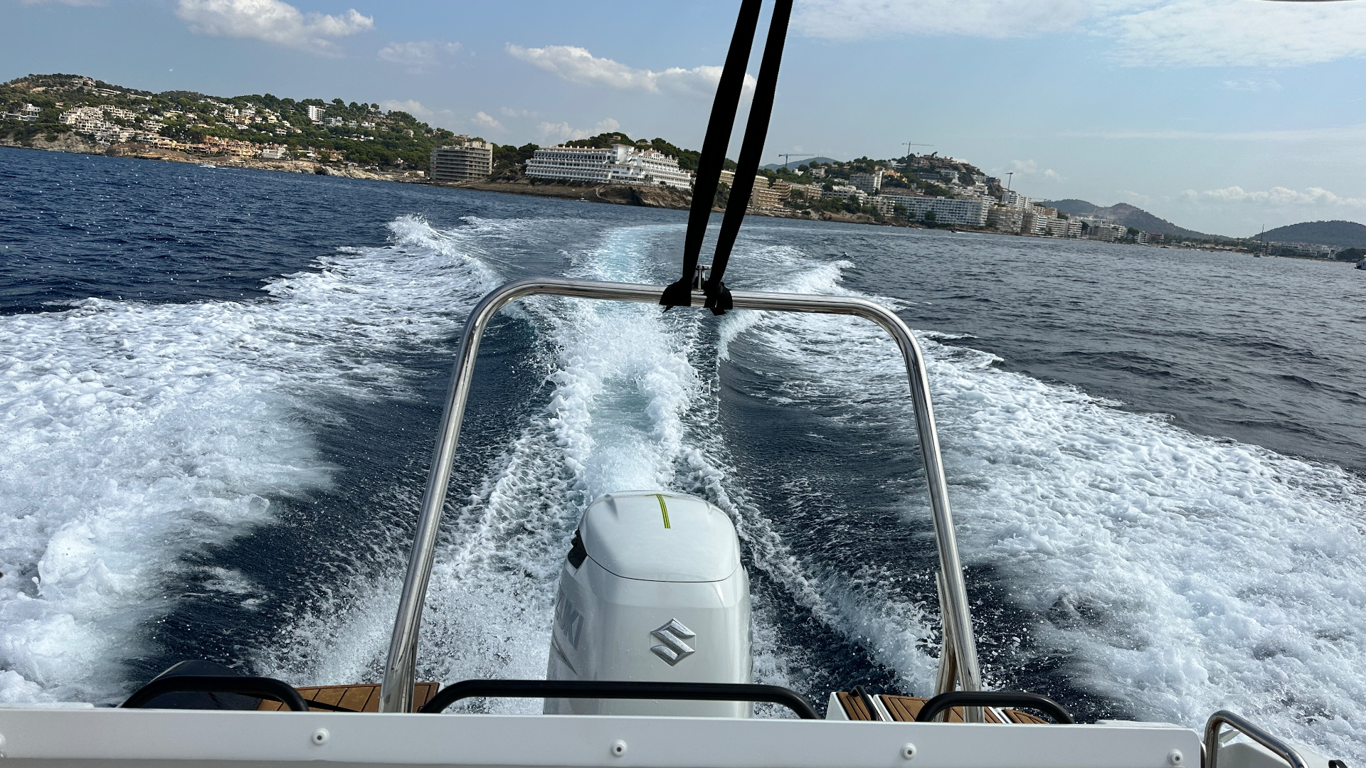 Helgoland in Fahrt vor der Küste von Santa Ponsa